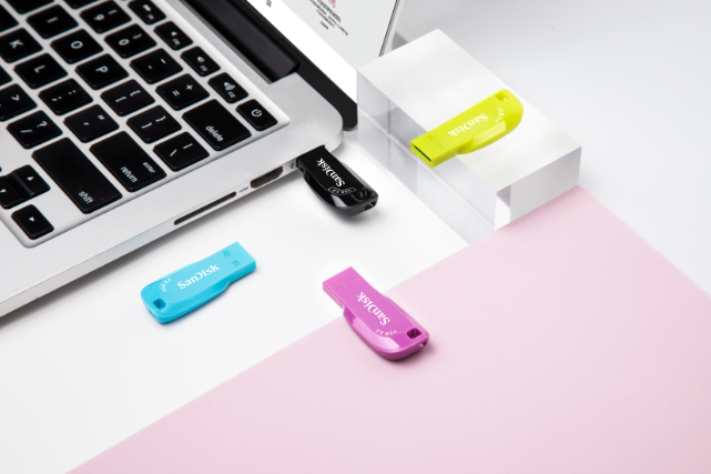 Free Gift + SanDisk Ultra Shift USB 3.2 Gen 1 Flash Drive 150MBS