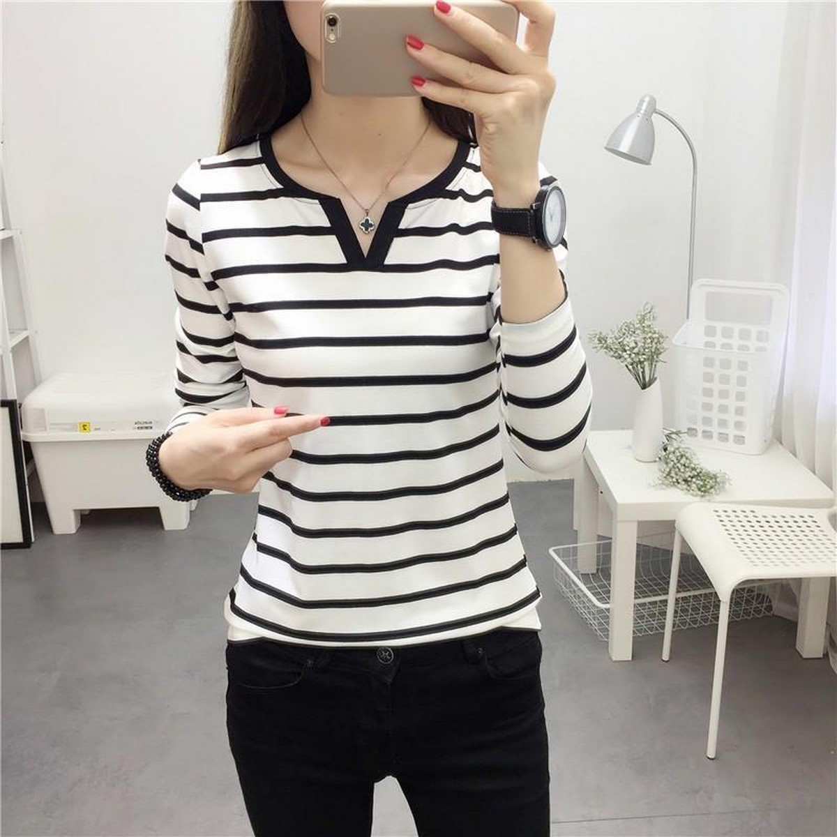 Black and white striped V-neck long 