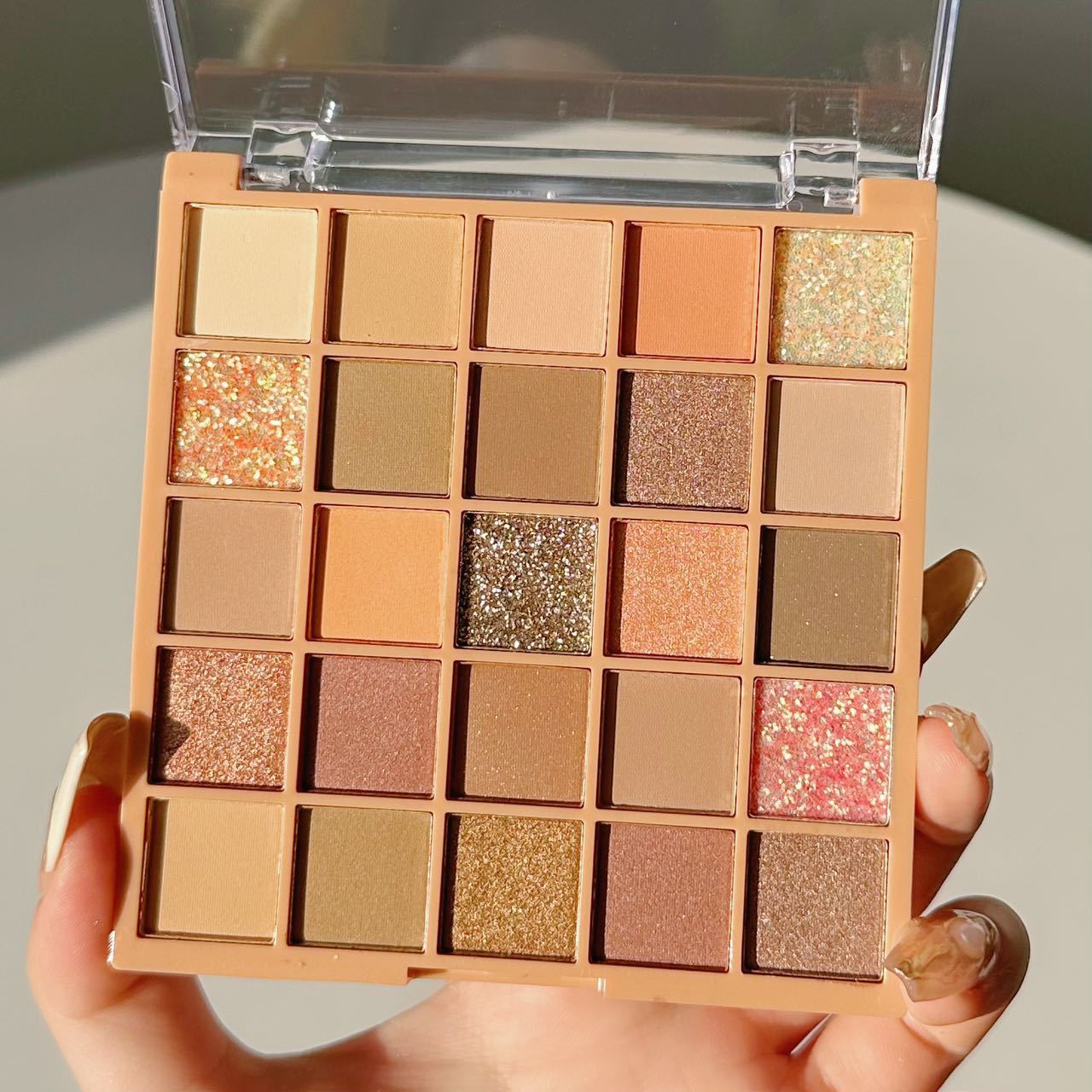 25-Color Eyeshadow Palette –  long-lasting Non Flying Powder Makeup Eye Shadow Professional Makeup Cosmetic (Waterproof)