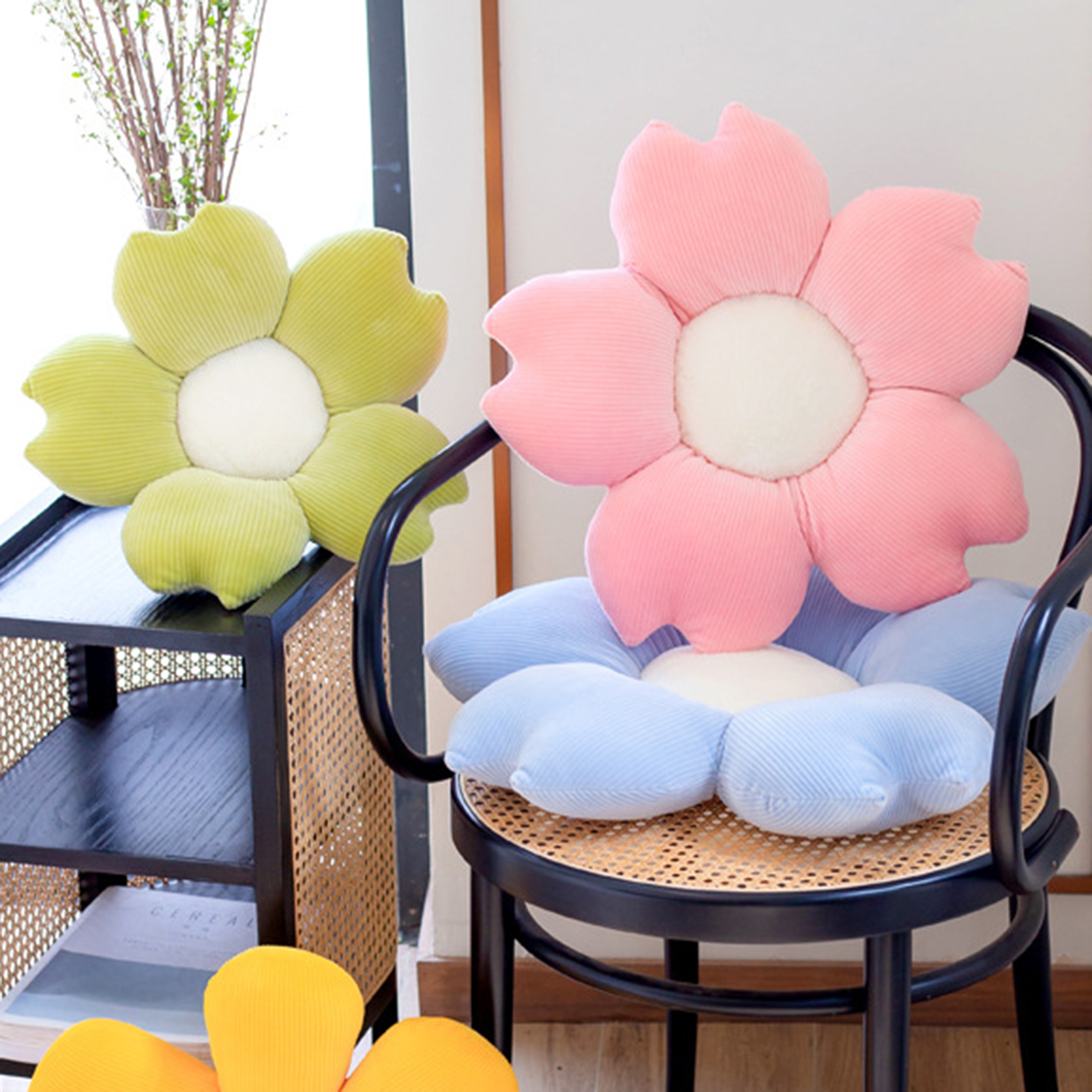 Flower-Shaped Cushions for Chairs and Sofas, Soft and Cozy Flower-Shaped Pillows Plush Seat Cushion for Home Decor