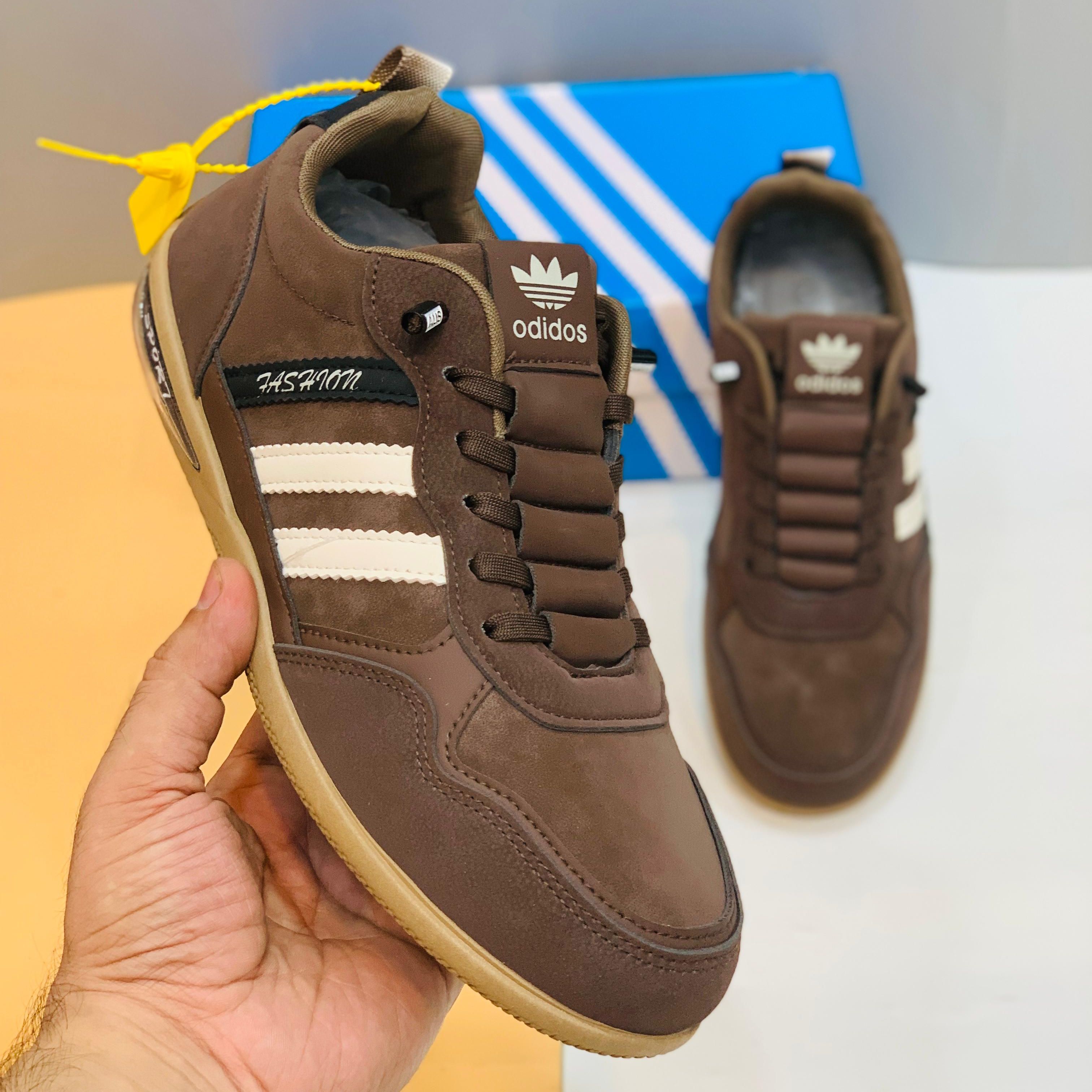 Men's Casual Sneakers with Cream Stripes, Lace-Up Fashion Shoes with Gum Sole for Everyday Wear