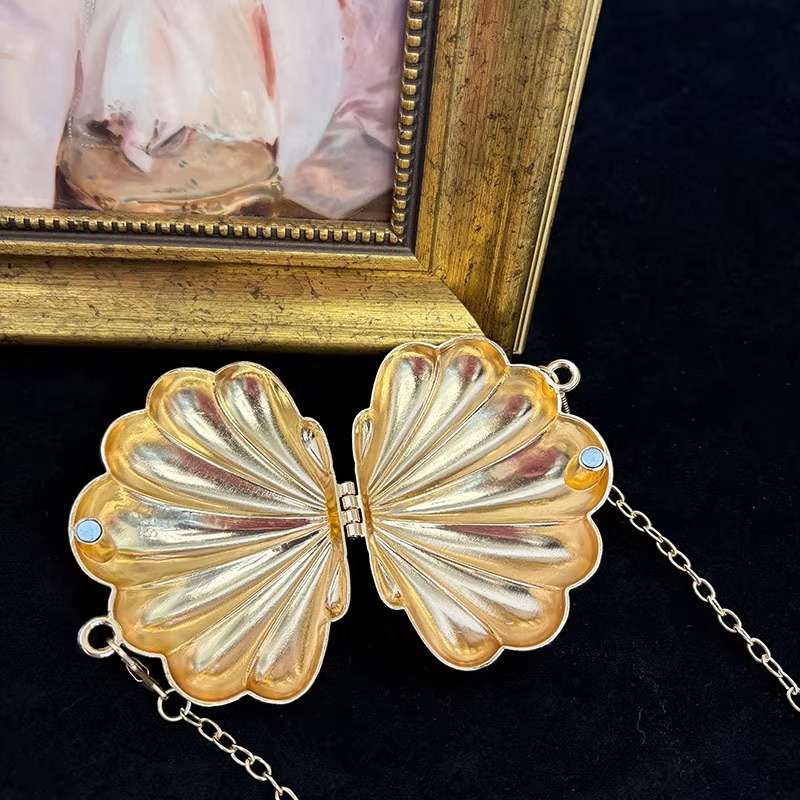 Party & Wedding Season Glossy Acrylic & Hard Shell Mini Novelty Clutch in Heart, Shell & Flower Shapes Bag for Women – Stylish Evening Handheld Purse
