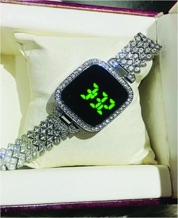 Most Trending watchBrown leather Luxury Watch For Unisex Rs. 19