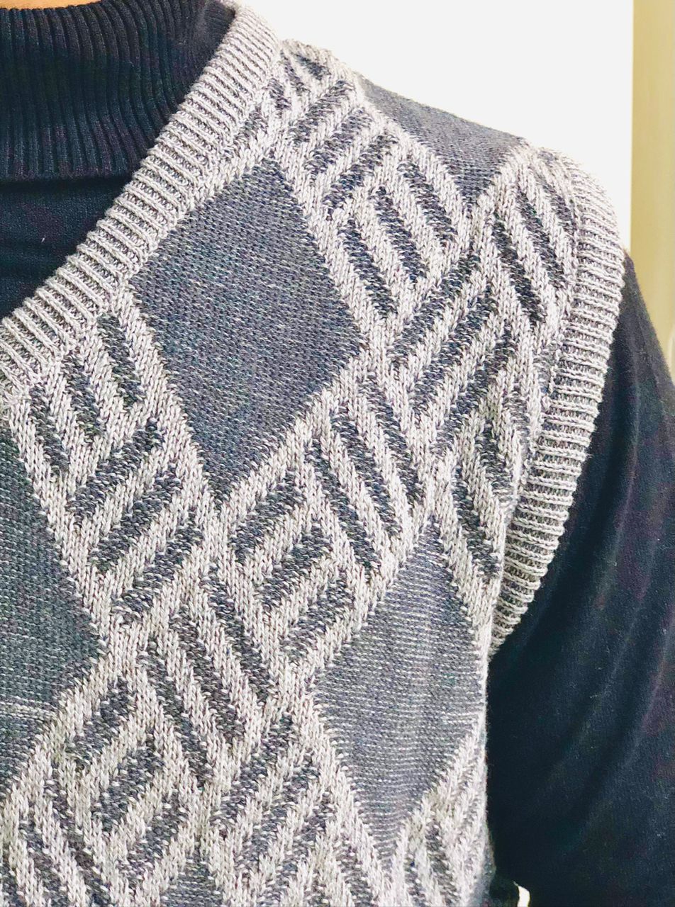 Sweater for Mens Sliver Colour SWeater With UNique DESign