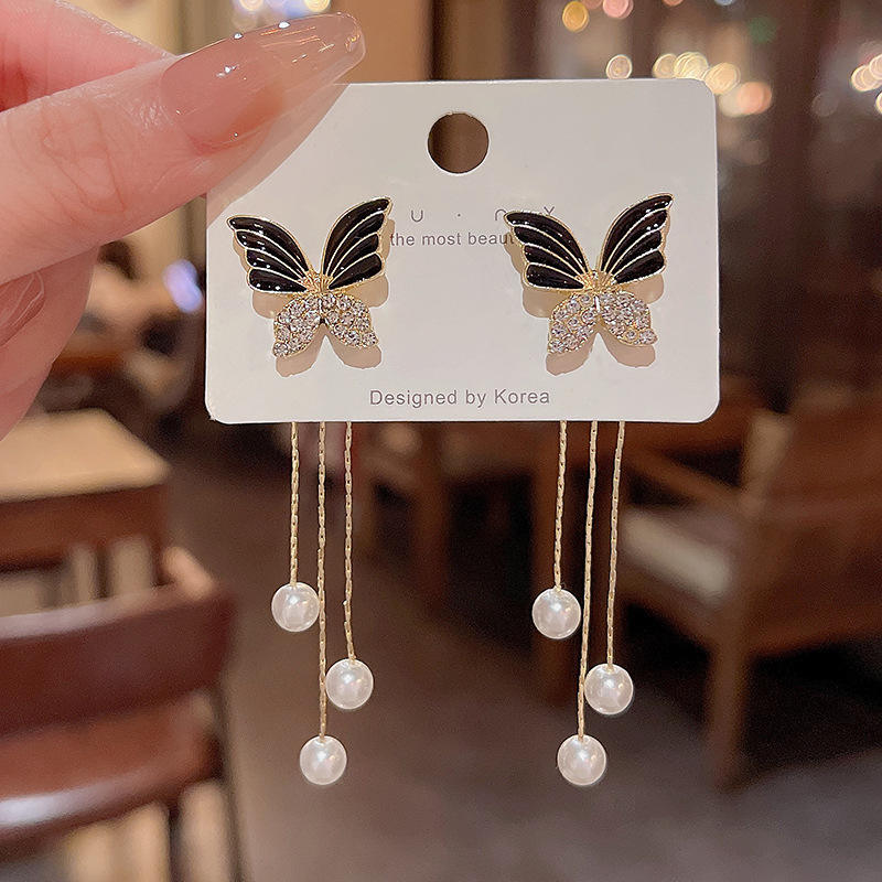 Black and Gold Butterfly Tassel Earrings Fashionable Long Chain With Pearl Studded Earrings