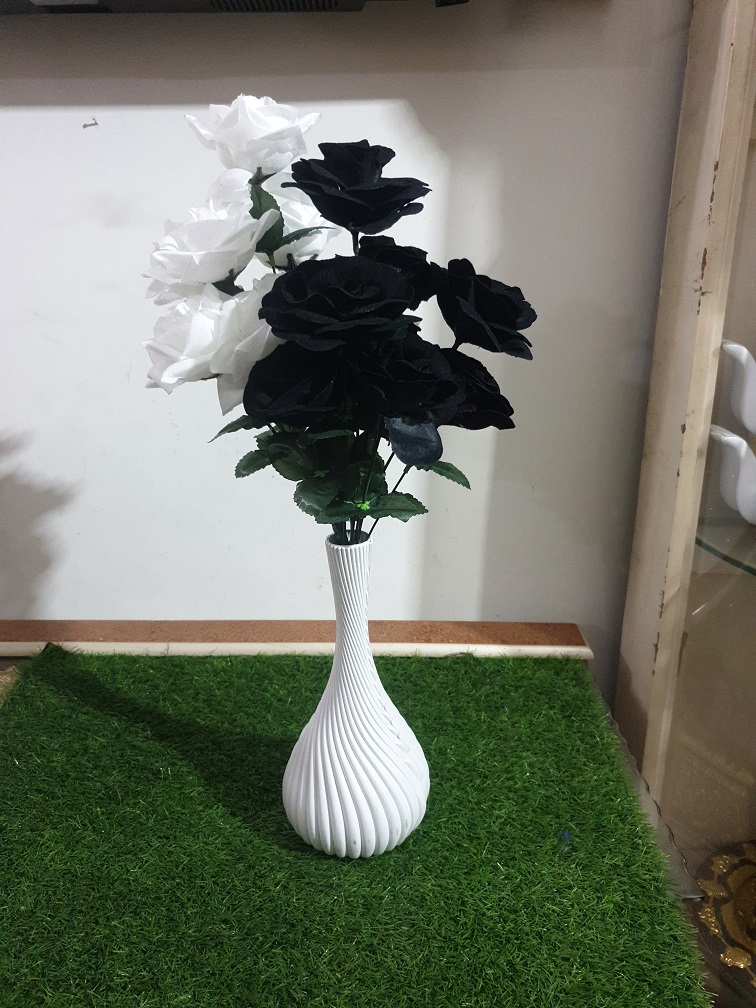 Beautiful Vase / Guldan for Home, Office and hotel decor