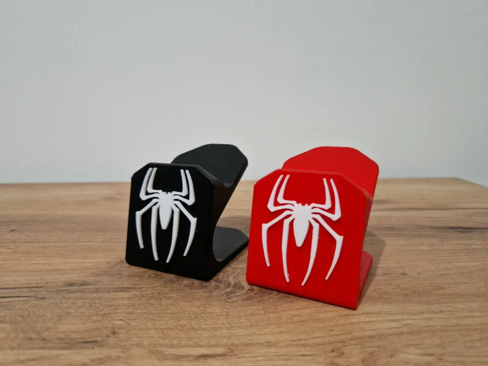 Spider-Man Inspired Controller Stand – Compatible with PS5, PS4 & Xbox Controllers – Gamepad Display Holder – Gaming Desk Organizer – Stable Controller Stand – Superhero Gaming Setup Accessory