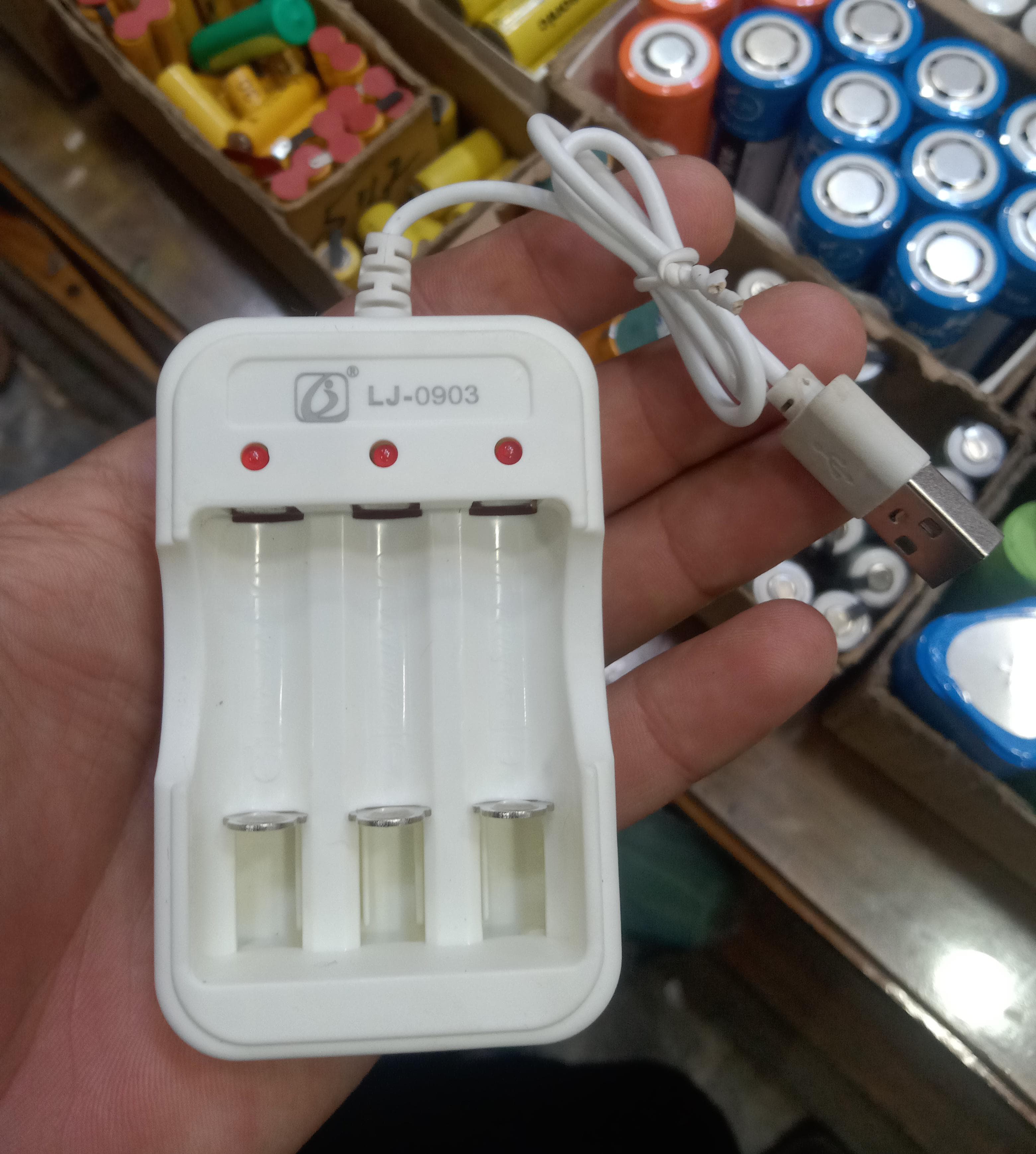 Dual Slots Battery Charger 4.2V Li-ion Rechargeable Battery Wall Charger / CELL CHARGER / EU Plug Top Sale