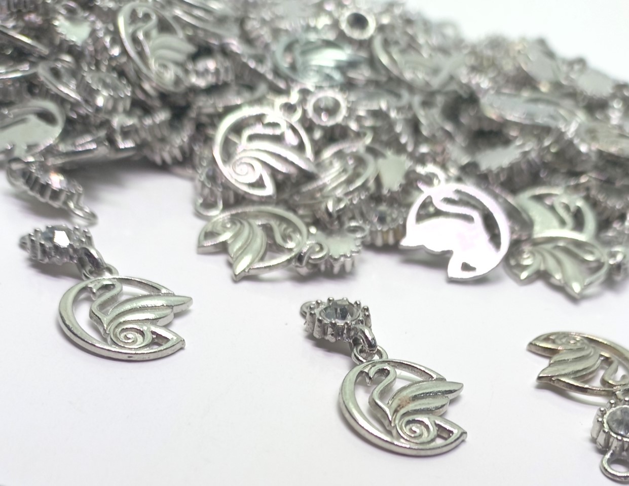 4pcs, Silver Metal Charms / Pendant, about 40mm long, DIY Customize Art & Craft & Jewelry Things.