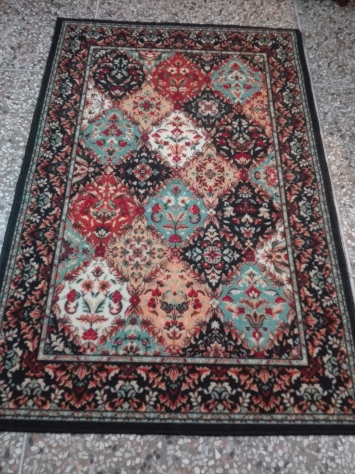 Carpet center piece (120cm x 180 cm), area rugs 4ft x 6ft, rugs for home (4ft x 6ft estimated )