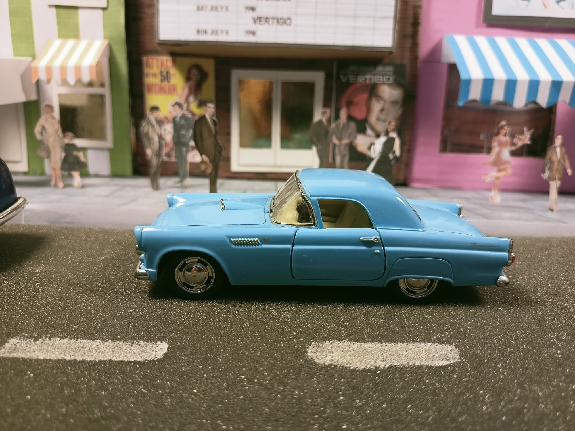 Kinsmart 1955 Ford Thunderbird 136 Scale Diecast Car Daraz.pk