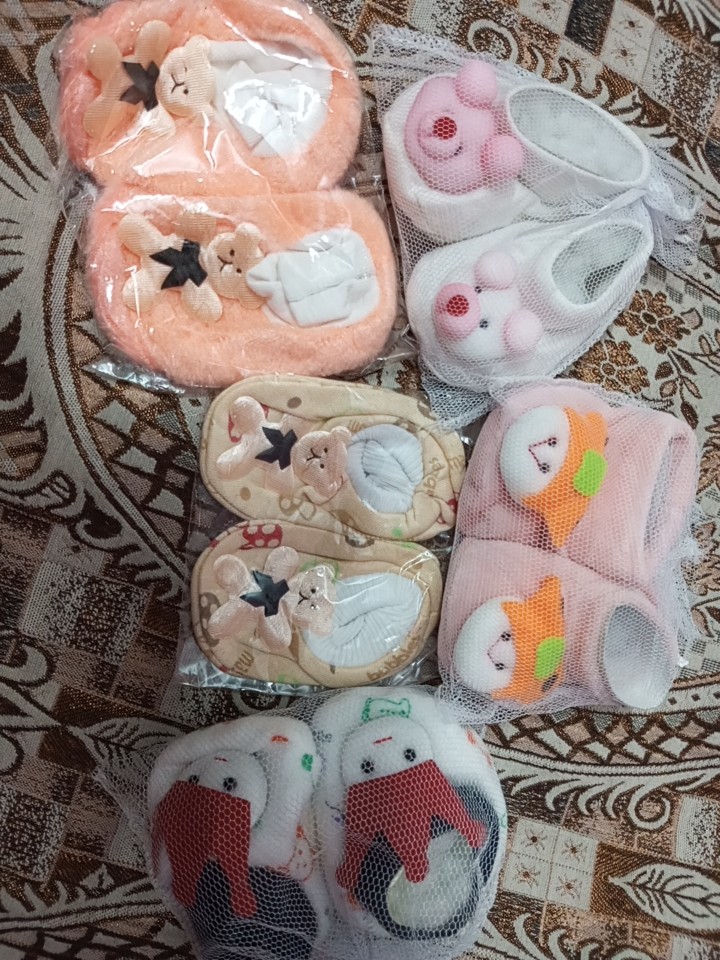 Pack of 5 - Baby 2 in 1 Socks Shoes / kids Toddlers Booties 0 - 12 month - Multicolour