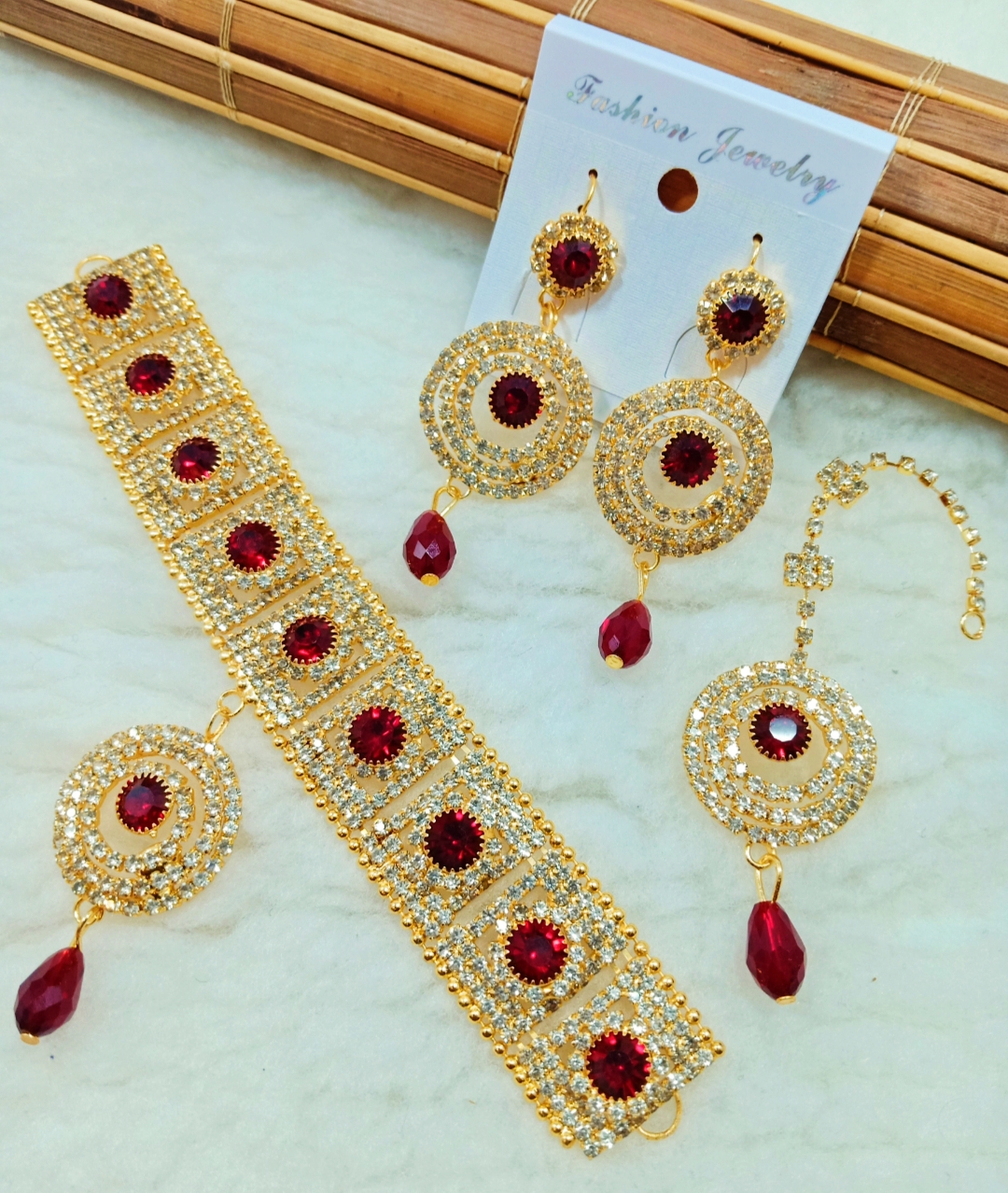 Artificial Bridal Jewelry Chokar Style Set With Beautyfull Tika With