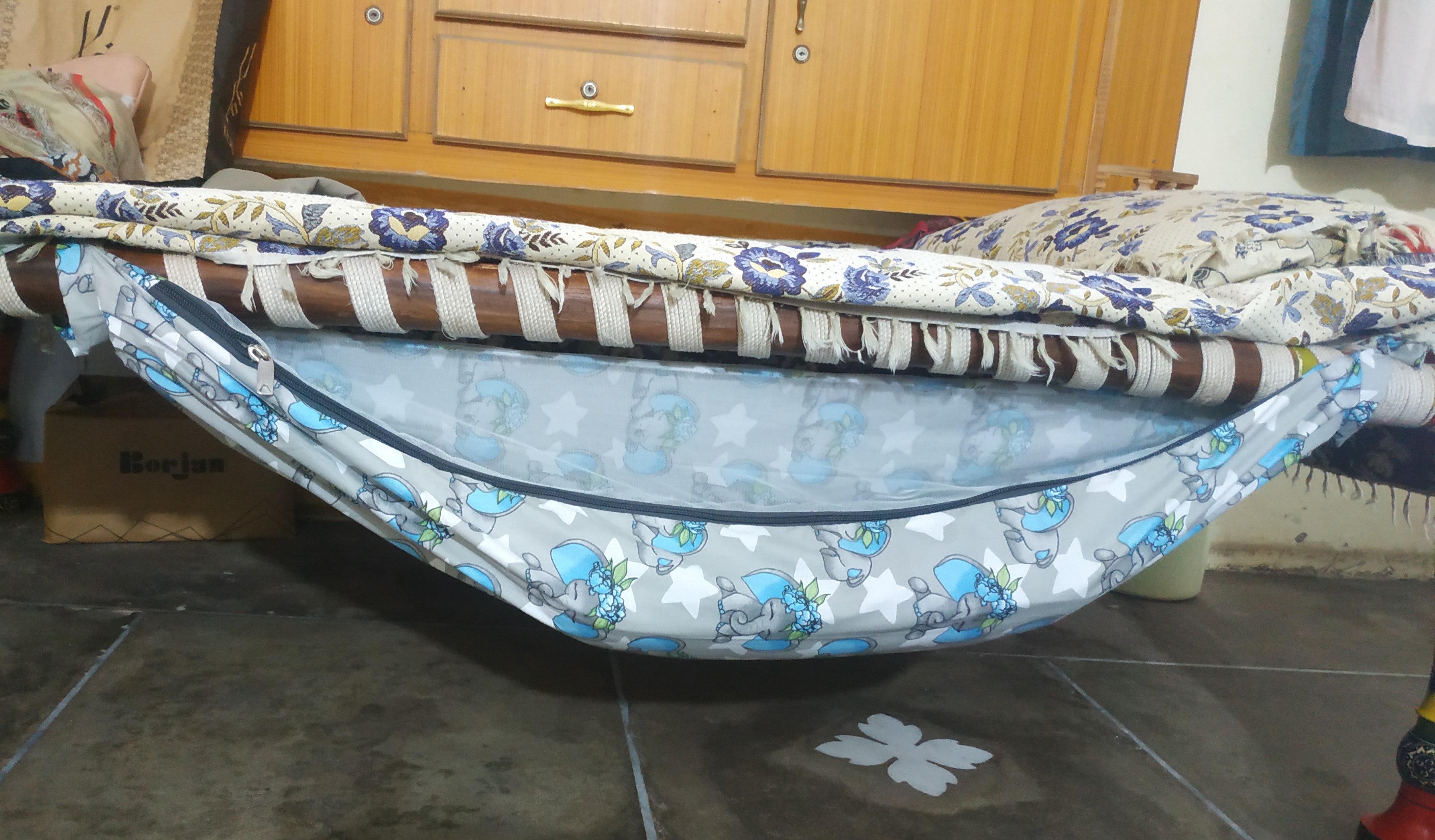 traditional baby sleeping cradle swing with mosquito net