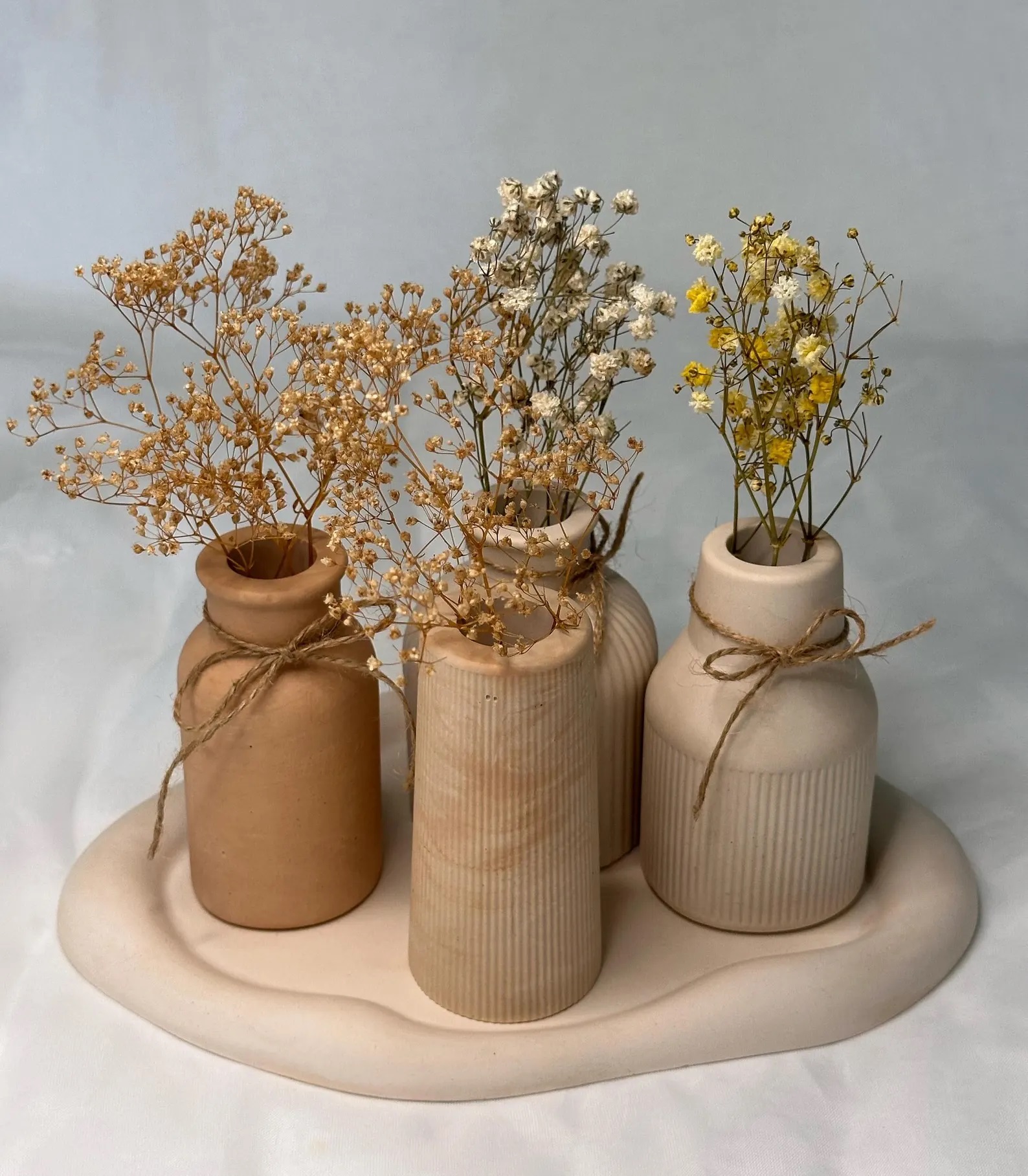 Set of 4 Mini Flower Vases with Tray – Nordic Style Decorative Flower Vases for Home, Office & Table Décor | Modern Boho Aesthetic | Handmade Matte Finish | Ideal for Dried Flowers, Shelf Decoration & Gifting