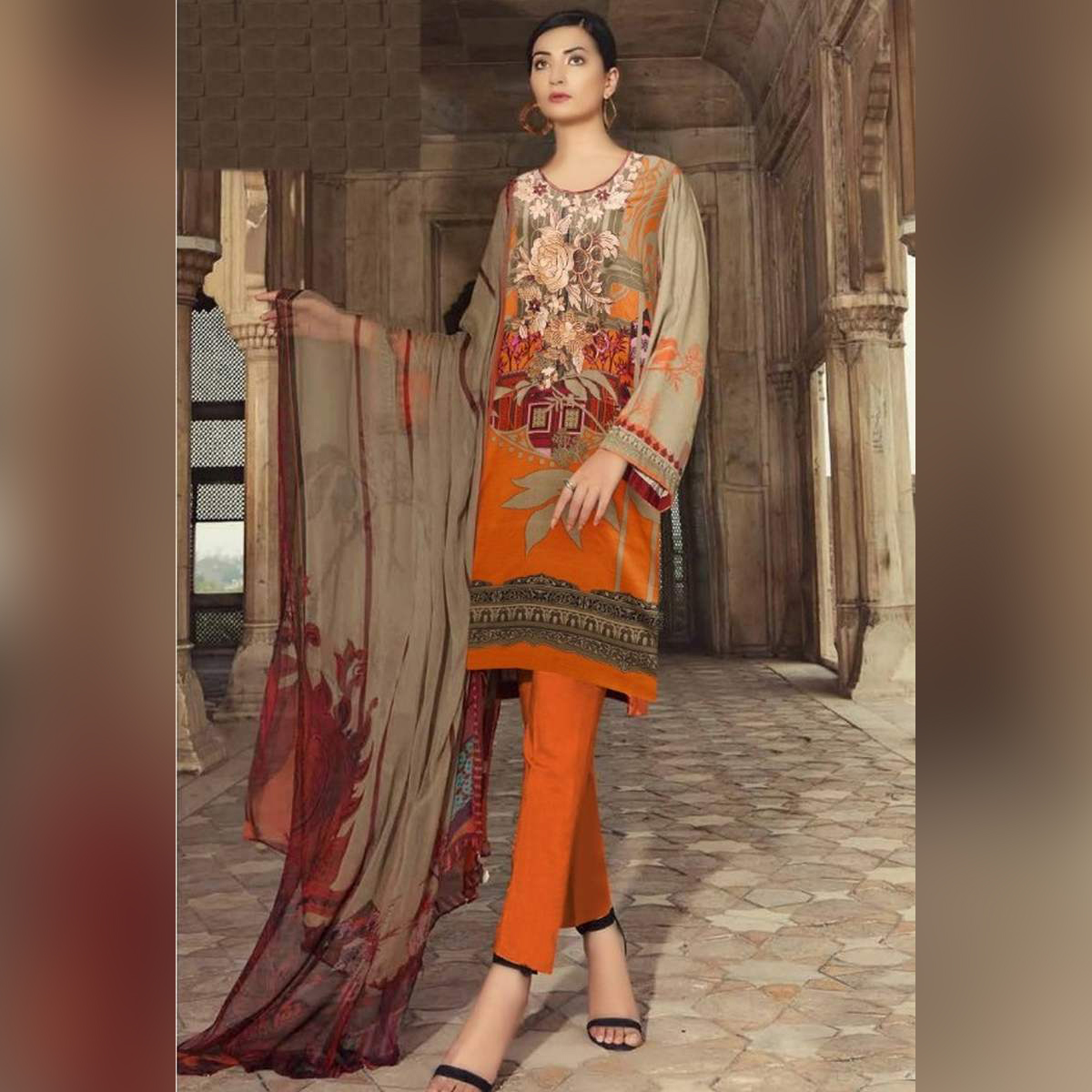 green emerald velvet dress Embroidered velvet dress with jamawar trousers for weddings  Pakistani Moda
