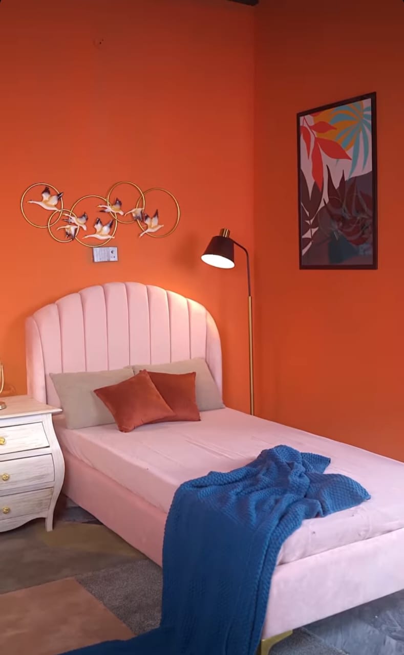 Customized Modern Wooden Upholstered Bed - Stylish and Comfortable Design
