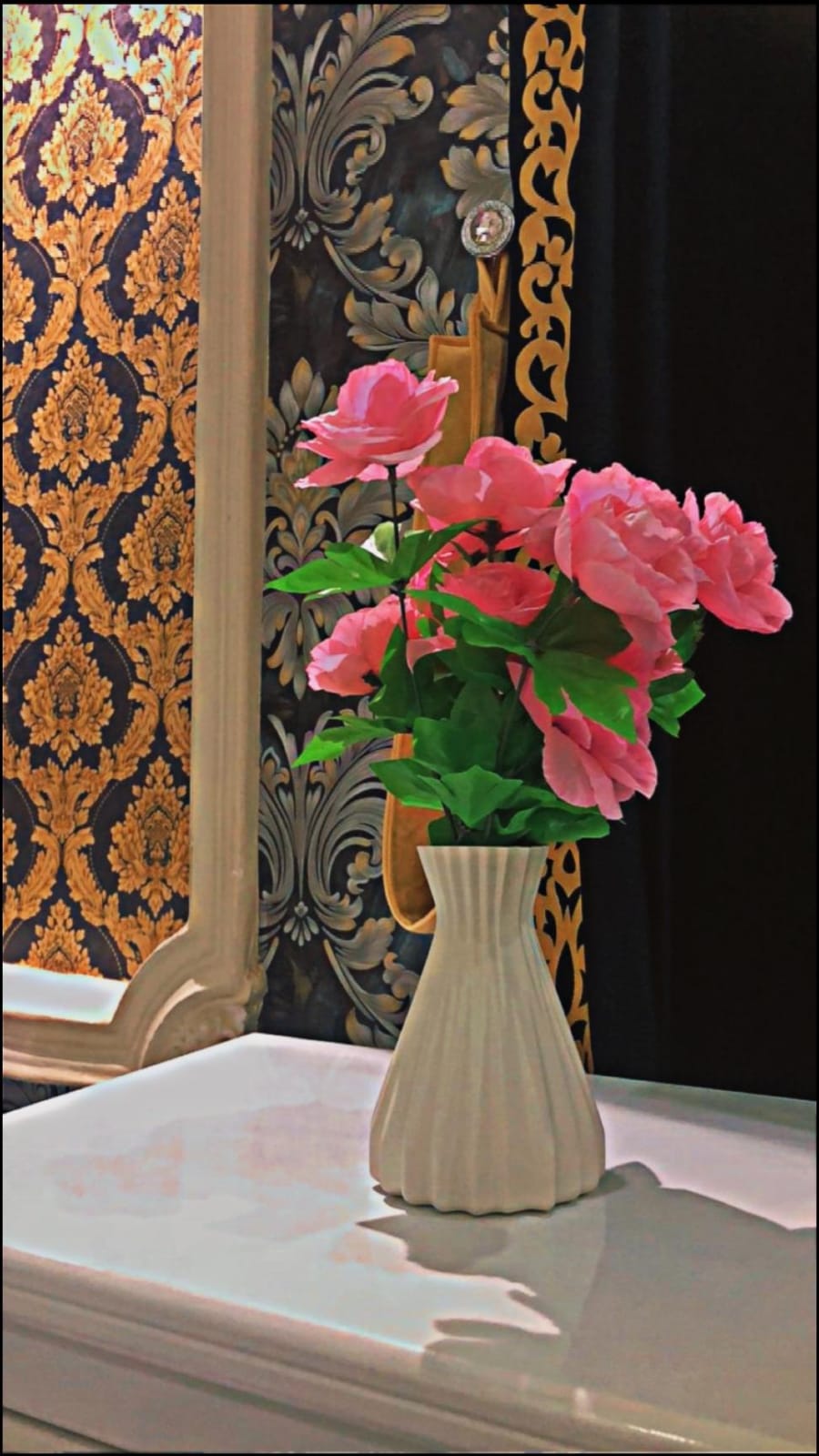 Unbreakable Plastic Flower Vase 6.5 Inches Height 3 Inches Diameter Durable Home Decor