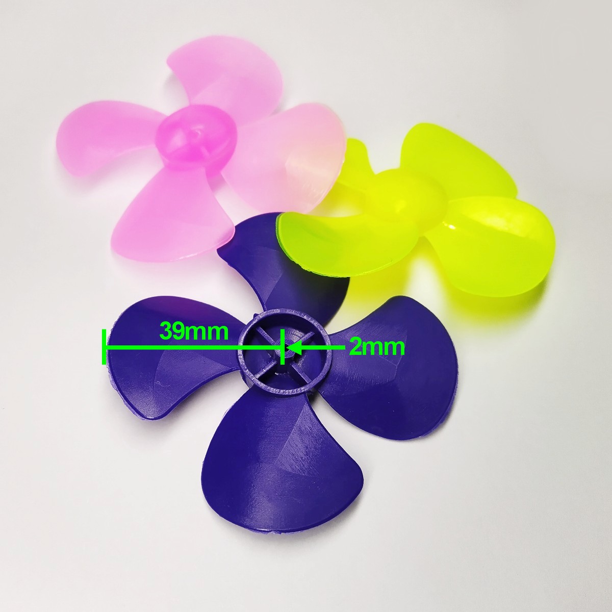 DreamsMart Pack of 3pcs 4 blades propeller plastic fan for mini DC motor air cooler toy boat Motor DIY project 4 blade propellers