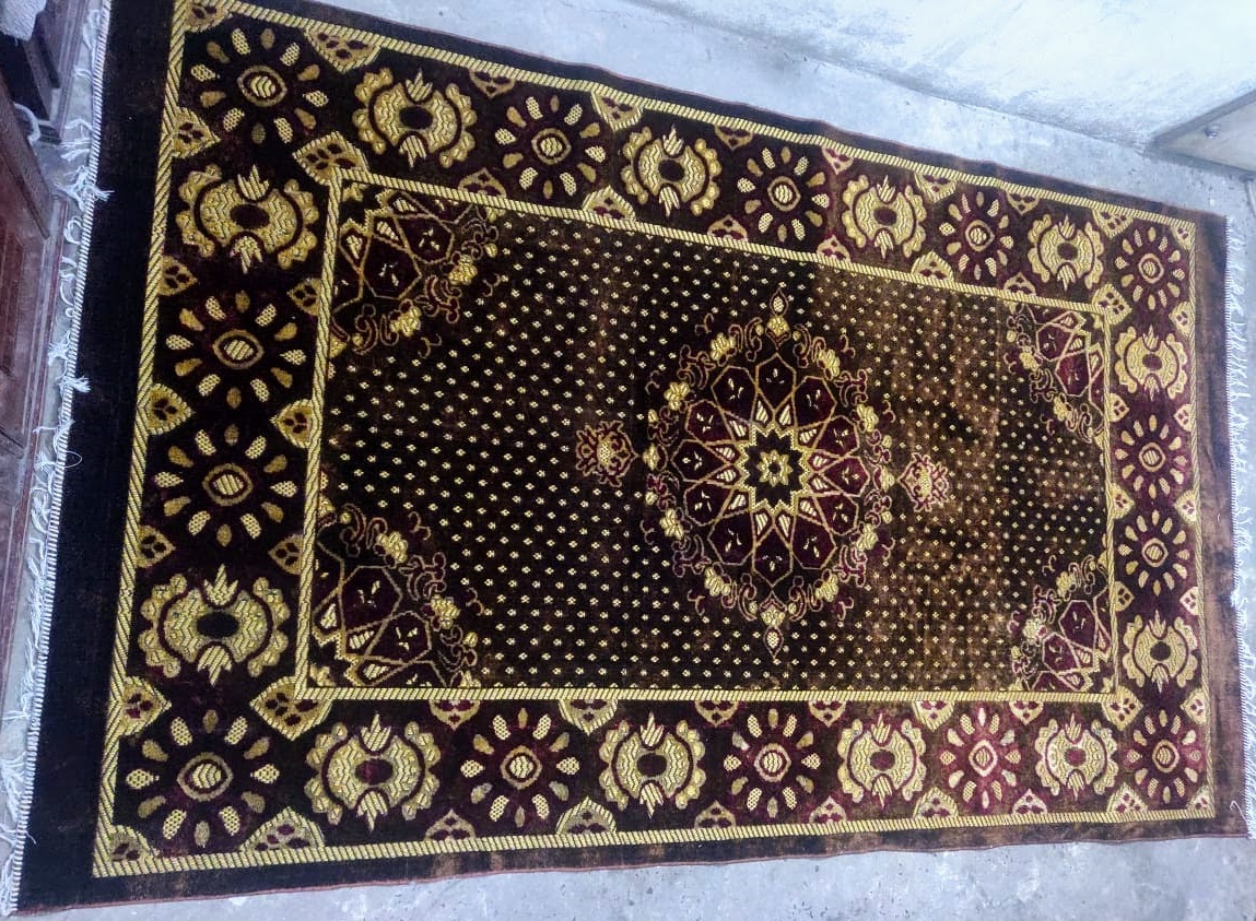 Carpet for Room, Center piece rug Dark Brown and Golden Color 6x9 feet