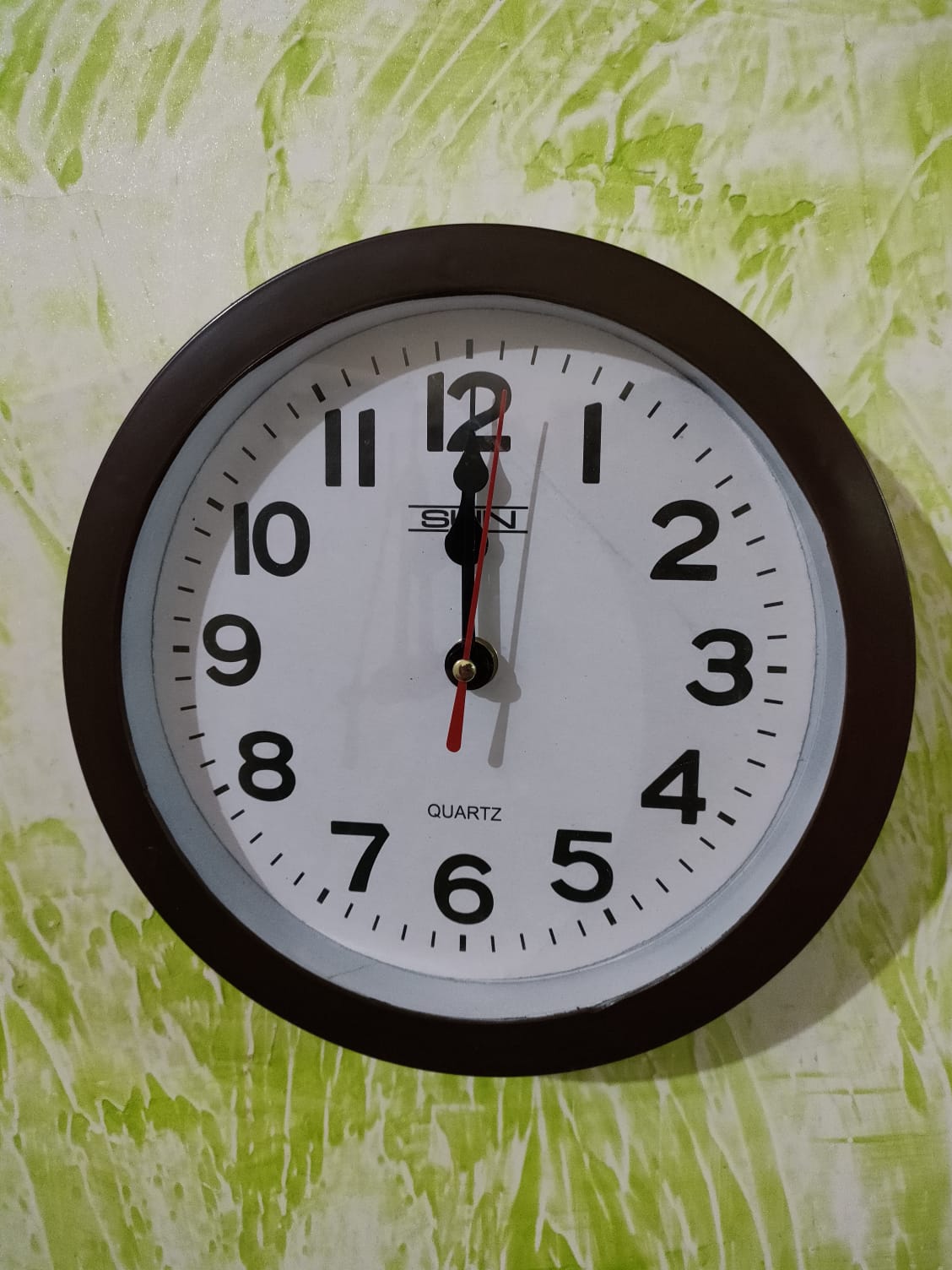 Elegant High Quality Wall Clock (R1)