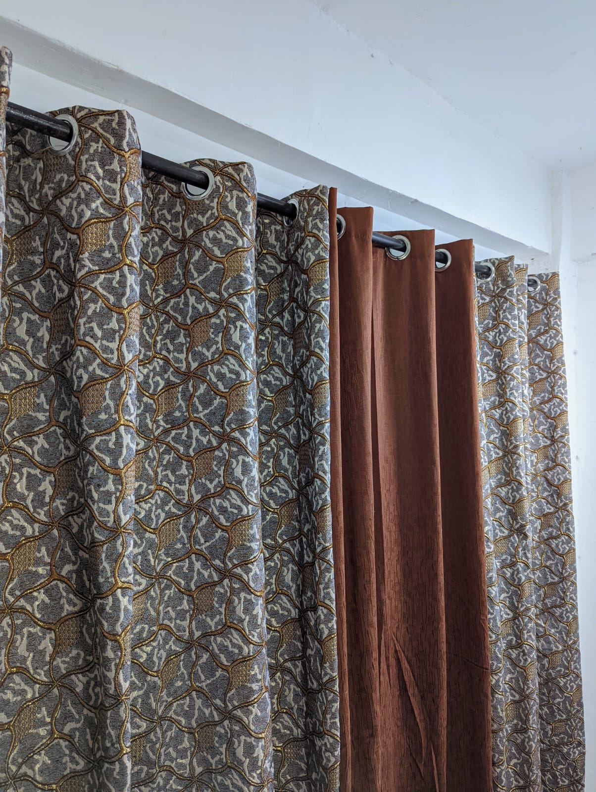 Elegant 3D Design Curtains For Your Bedroom Window Set Of 3 Curtains & 1 PC