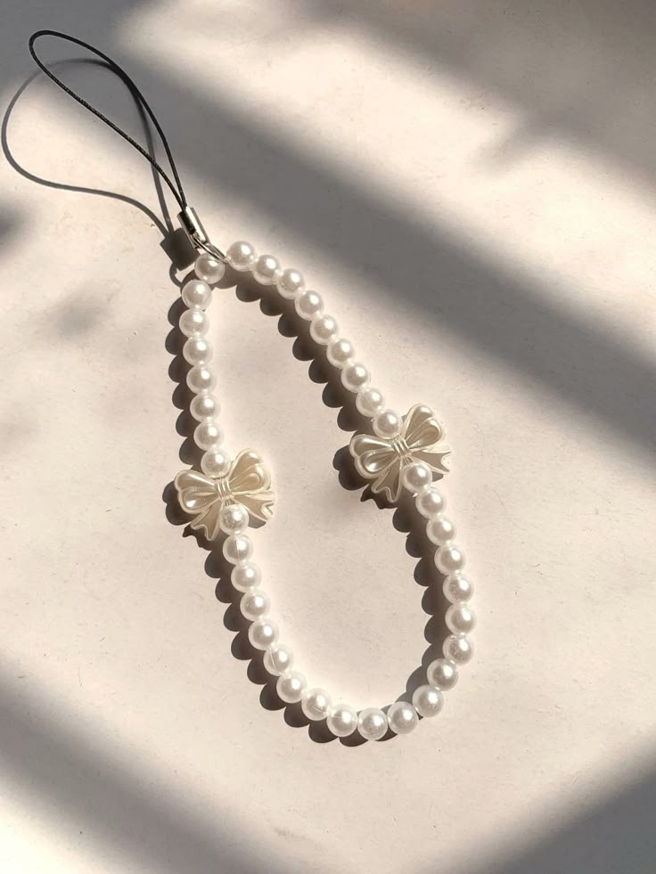 Luxury White Pearl Phone Strap with Elegant Bow Charms – Aesthetic Beaded Wristlet Keychain for Women