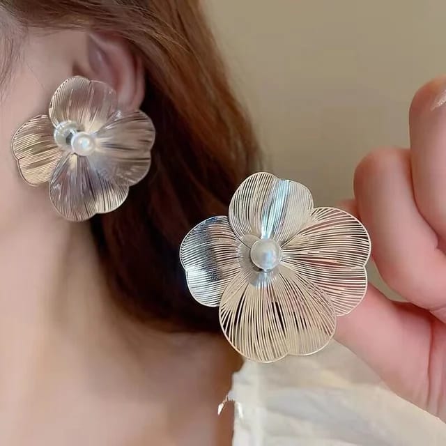 ***( Flower Shape Tops for Teen Age Girls & Women )*** –( New Style ),*Creative*, Simple *, and Cute Fashion Earrings | Trendy, Elegant, and * Unique Floral-Designed Earrings for Women & Girls **