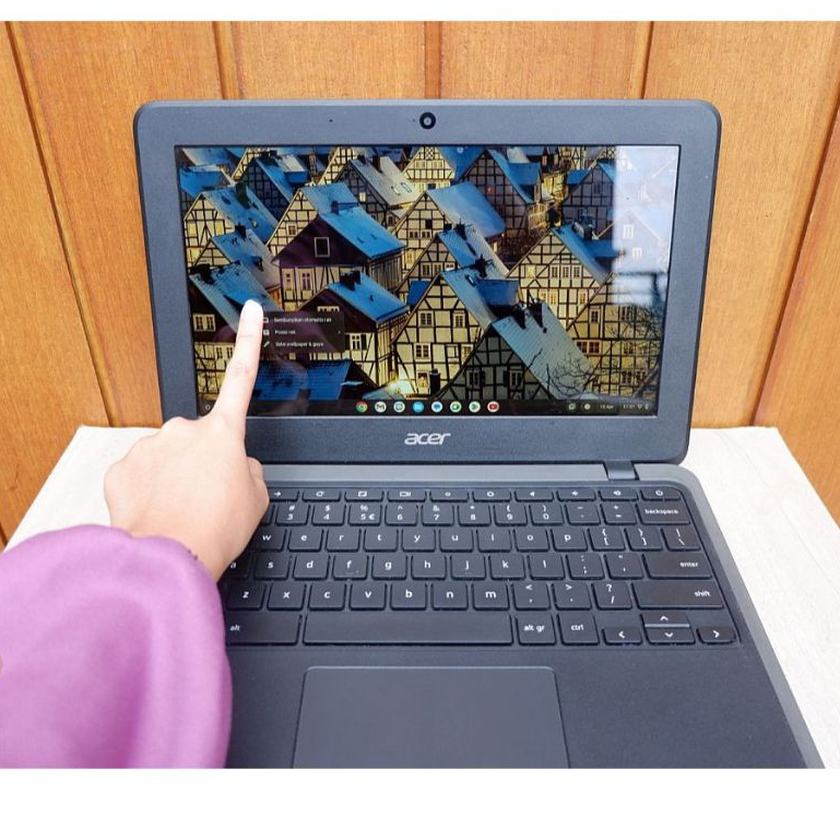 Acer c732 touch screen chromebook , 4gb ram 32gb ssd , playstore/windows supported, with c type charger