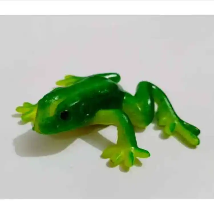 Realistic Rubber Frog Toy - Perfect for Pranks, Decorations, and