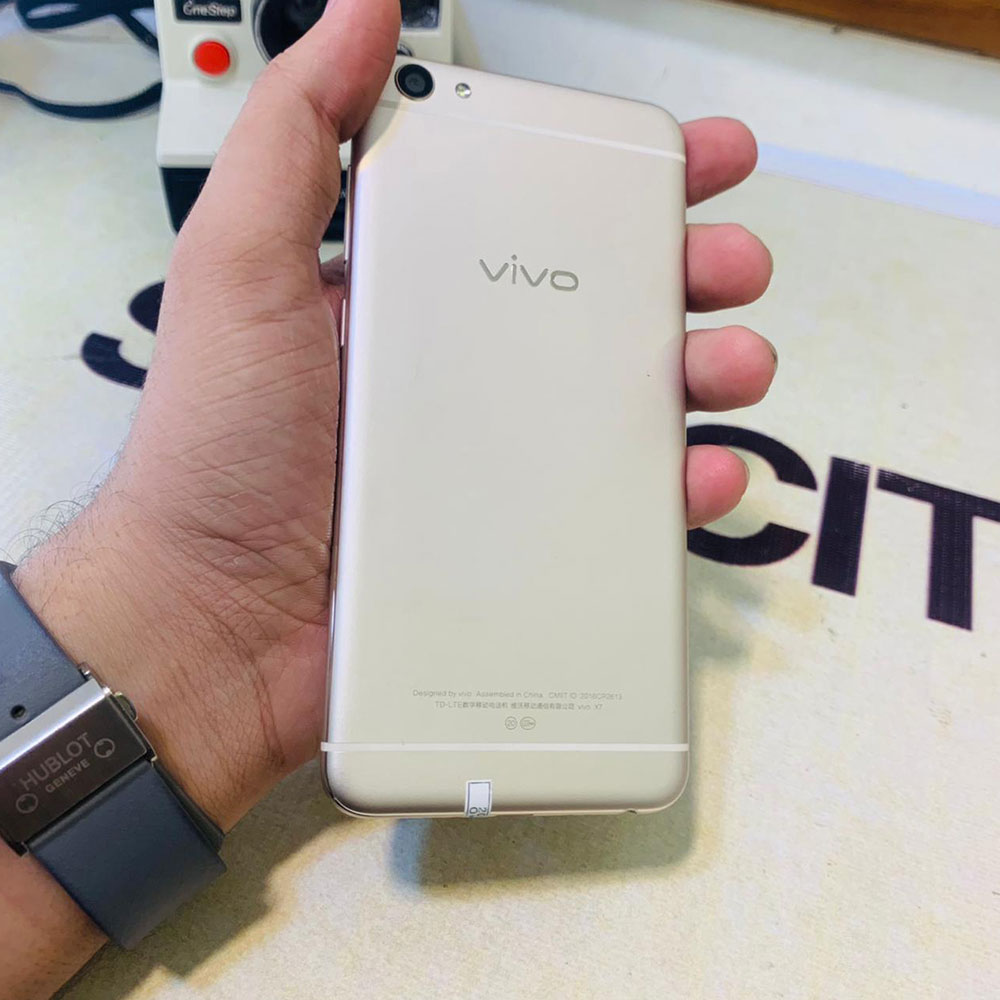 Vivo X7 New 4Gb Ram 64Gb Rom Only Mobile With Charger Cover Protector