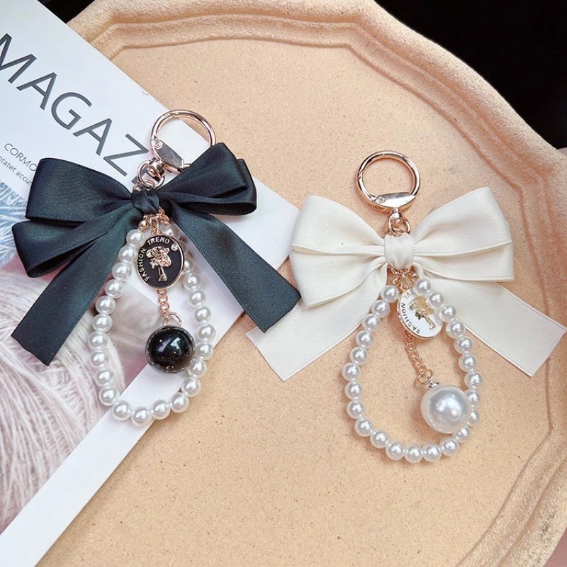 Bow keychain -- Cute Keychain for Women & Girls – Bow Pearl Keyring for Car Keys, Bag Charm for Purse & Handbag, Stylish Key Chain Accessory, Beaded Key Holder for Backpack, Wallet & Phone, Fashion Gift Keychain