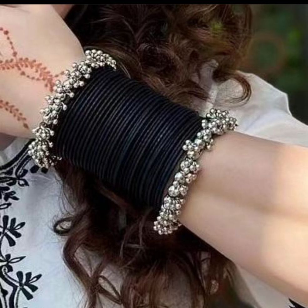 Golden or sliver Pearl Bangles With Matte Or Glass Bangles for girls and women
