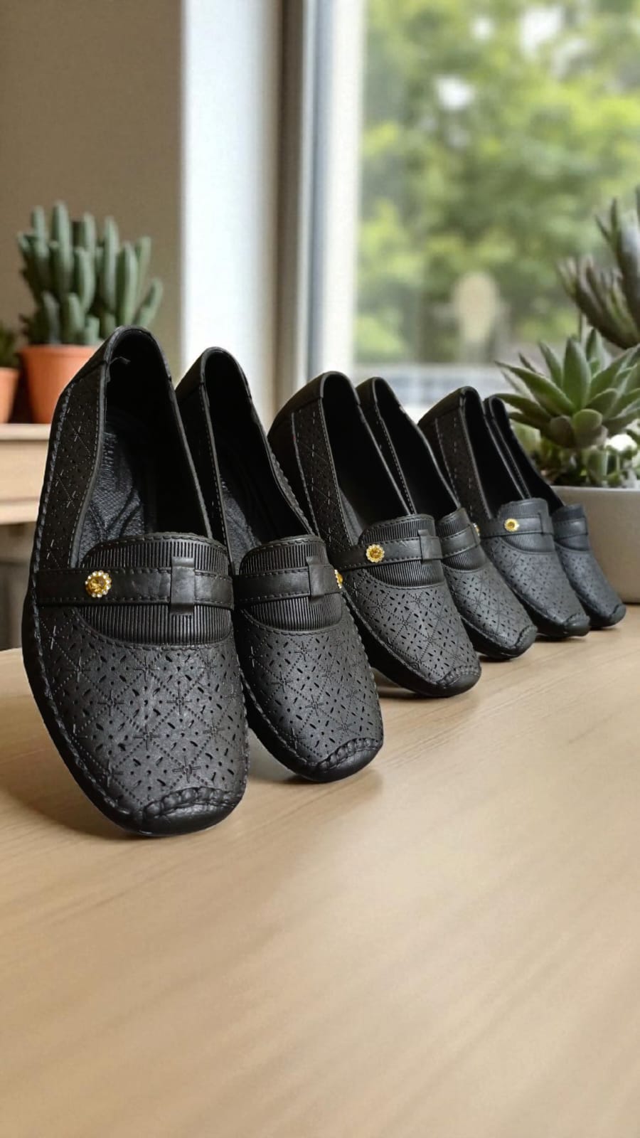 High Quality Light Weight Soft Nylon Rubber Shoes for Ladies