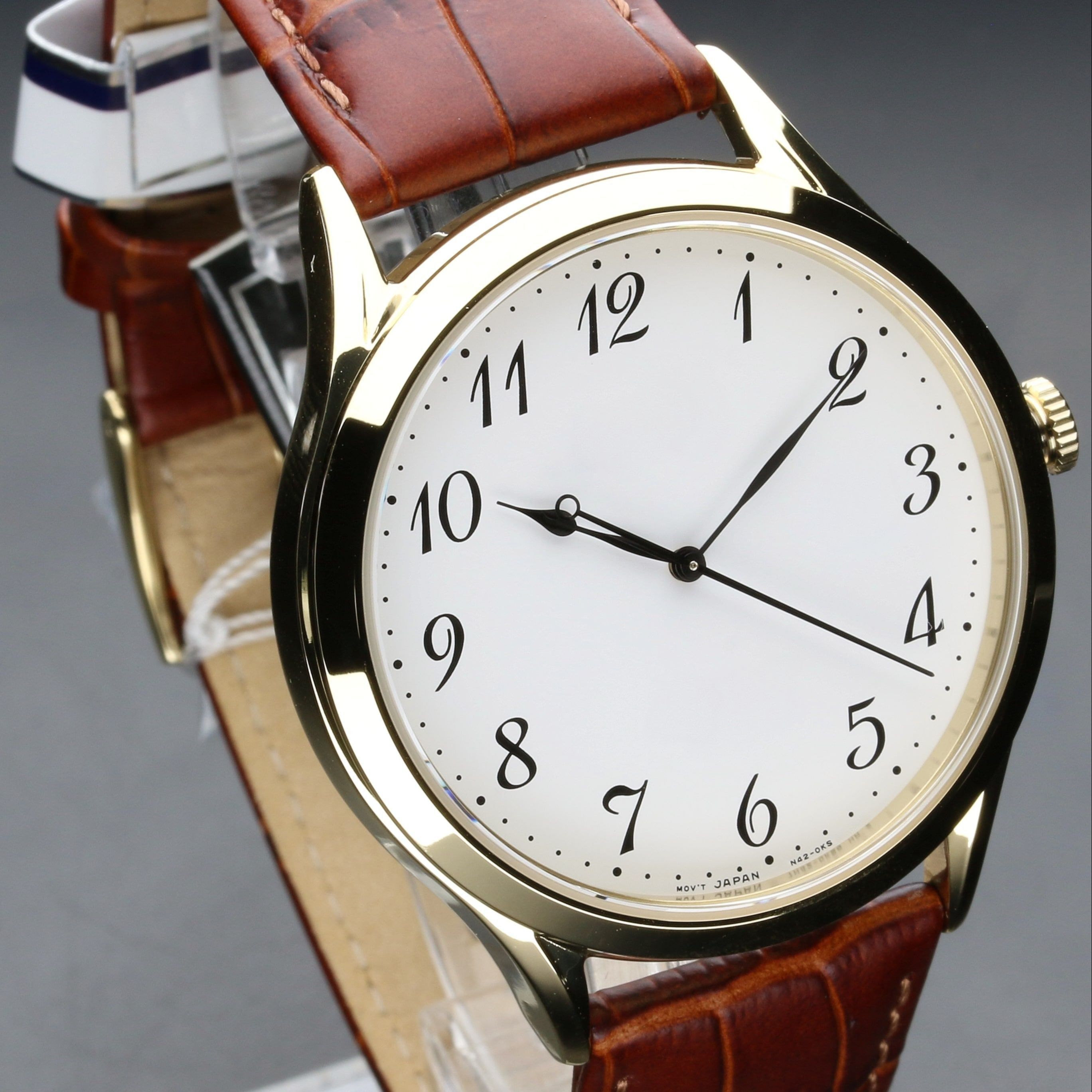 Most Trending watchBrown leather Luxury Watch For Unisex Rs. 19