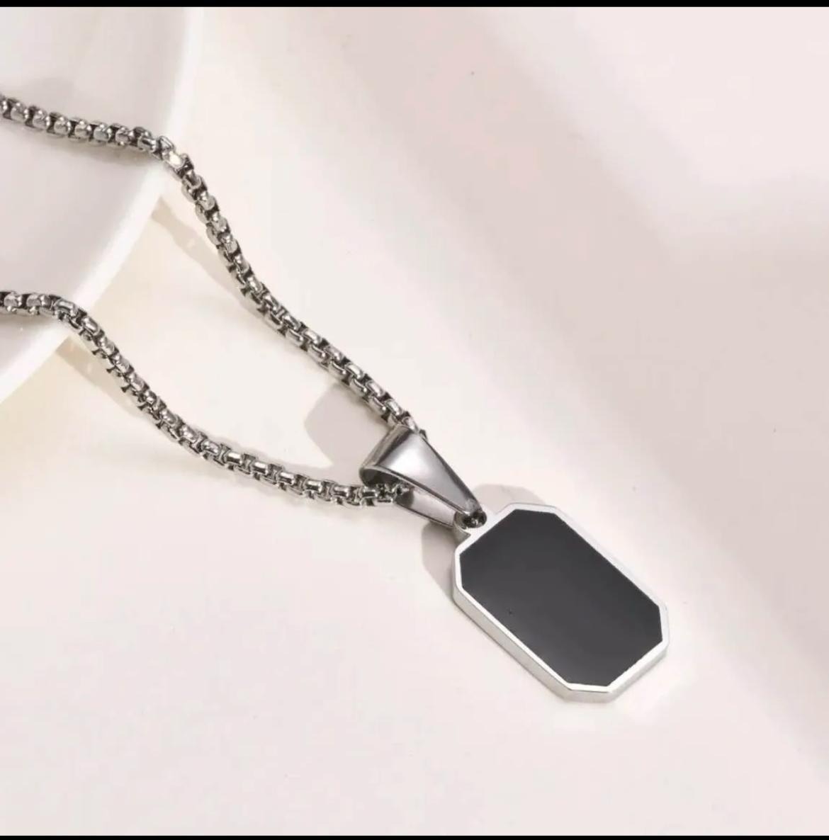 Stylish Stainless Steel Rectangular Pendant Necklace for Men & Women – Trendy Unisex Chain Design