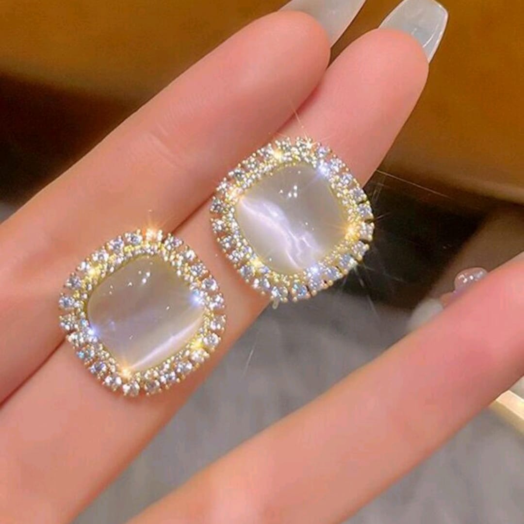 1 Pair French-Style Vintage Square Imitation Pearl Stud Earrings, 2025 New Hot High-End Earrings for Women, Suitable for Daily Life, Banquets, Weddings, Outings, Holiday Gifts for Girlfriend/Mother. New Fashion Long Hollow Earrings, High-End Elegant