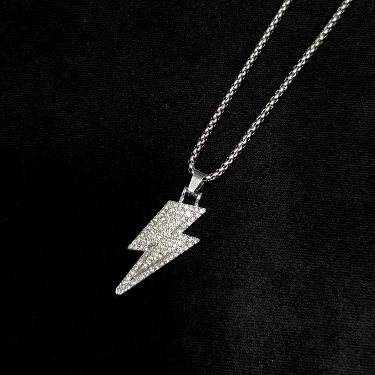 Stylish Stainless Steel Flash Pendant Chain for Mens and Womens