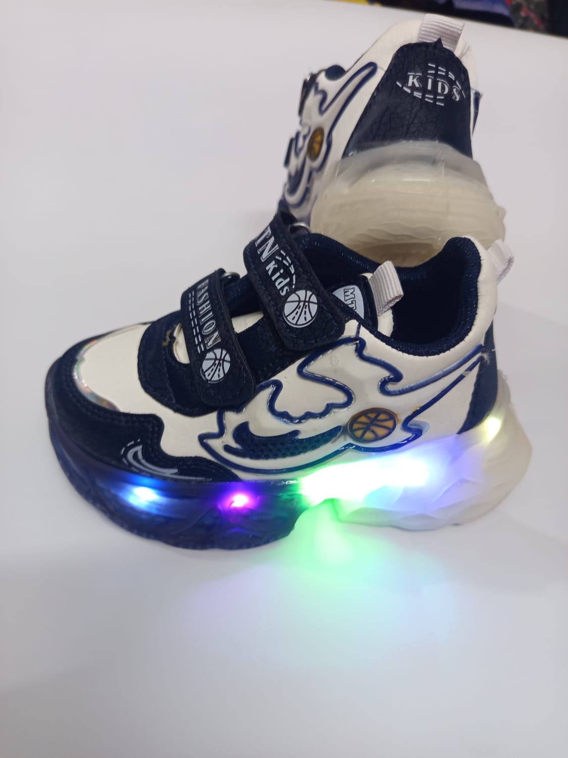 Unisex Kids Sneakers , Kids Sneakers For Boys , Kids Sneakers Sport Shoes For Boy , Kids Joggers Shoes , Kids Joggers For Boys , LED Glowing Shoes , LED Glowing Joggers , LED Glowing Sneakers , Baby Luminous Sneakers Boys Lighting Running Shoes , Joggers