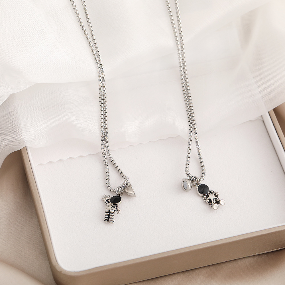 2pcs/set Alloy Creative Astronaut 