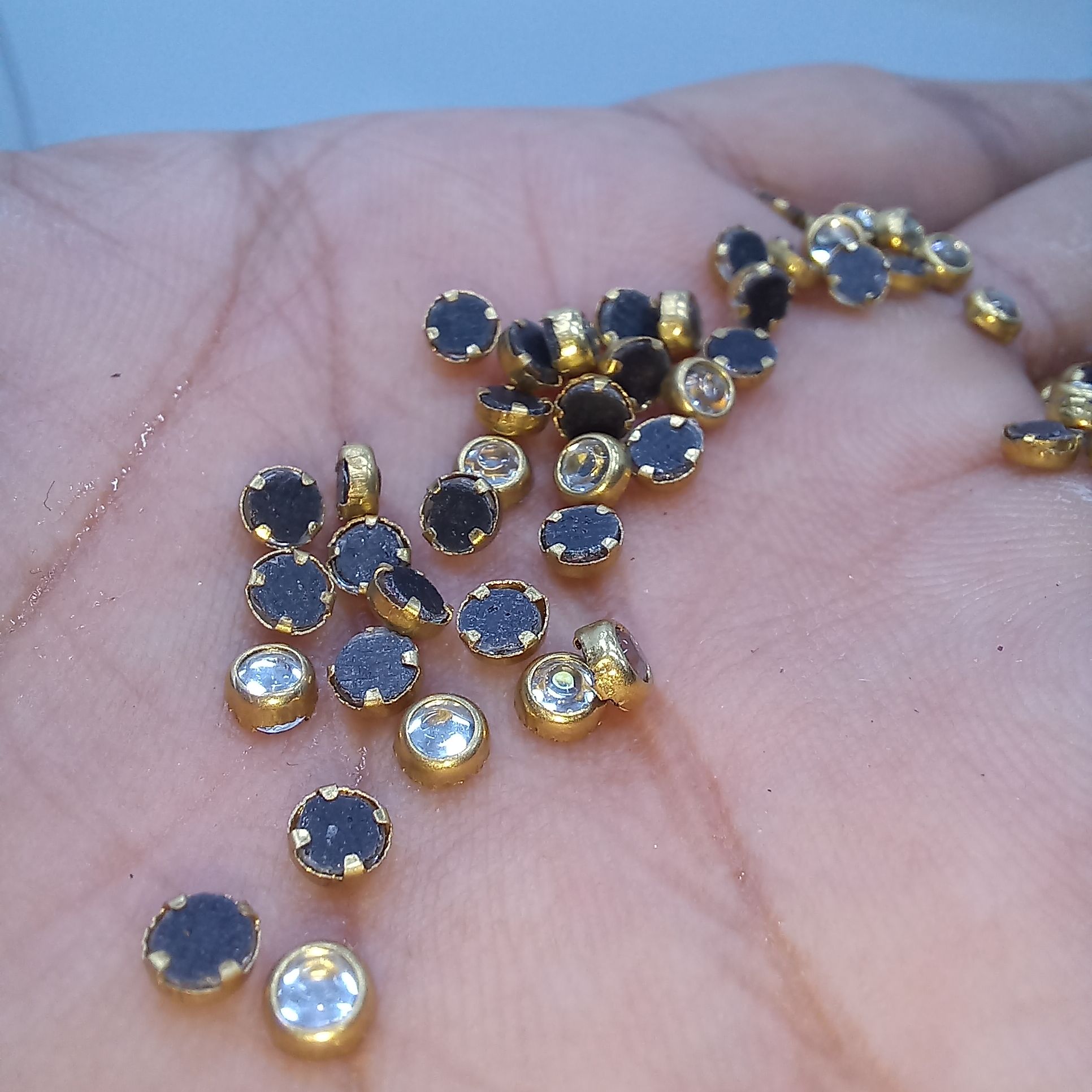 Metal Kundan Stone Round Beads – 250pcs DIY Jewelry & Craft Findings.