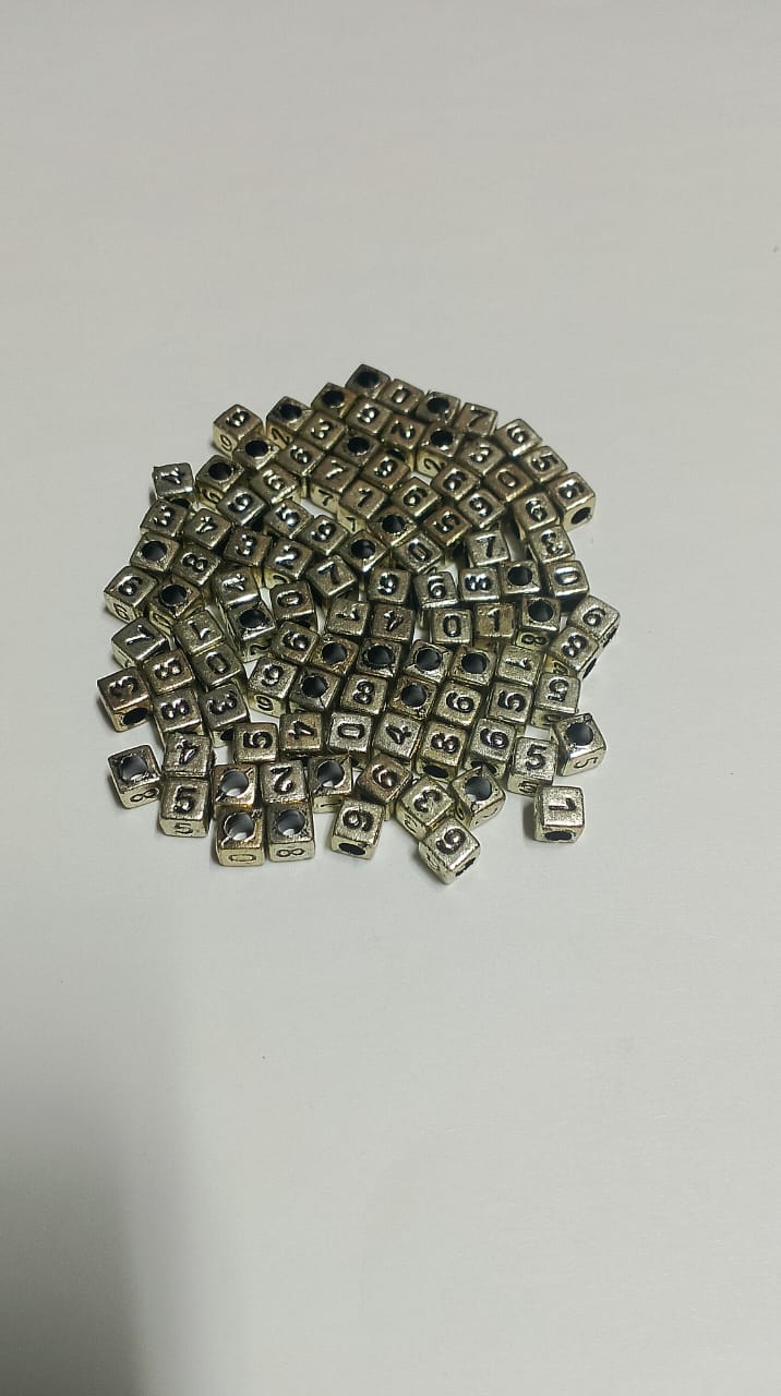 50-100Pcs Random Mixed Letter Acrylic Beads Flat Round Alphabet Charms Beads For Bracelet Necklace Jewelry Making KS