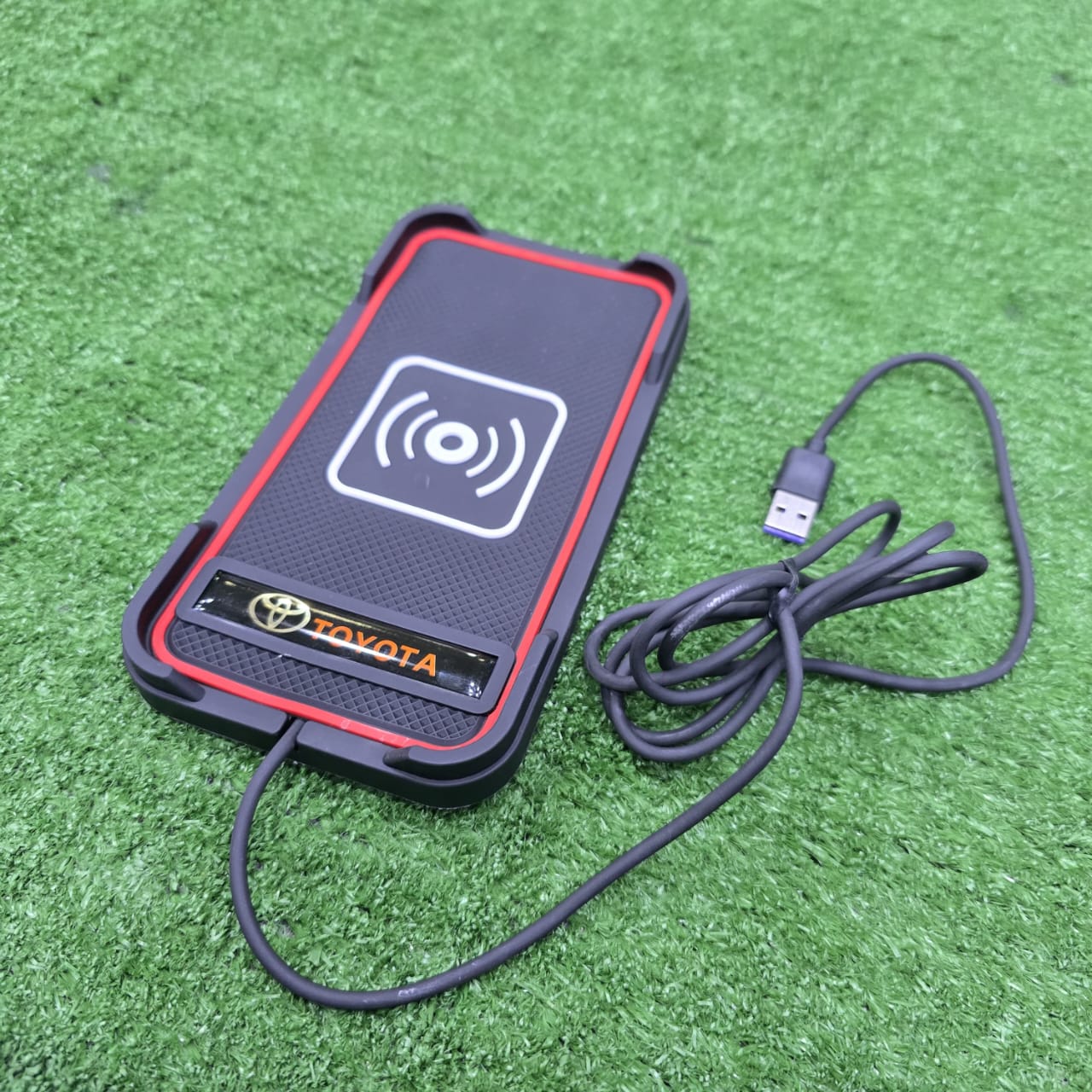 Universal Car Mobile Wireless Charger Matt In Premium Quality 1 Pc