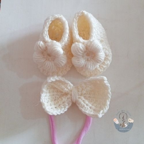 Floral booties with headband for newborn girls/ stylish puff flower boots/ crochet shoes for newborn babies