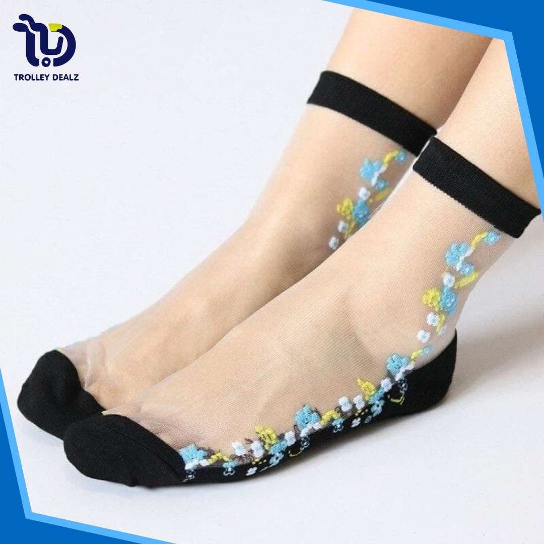 Pack of 5 - Comfortable Breathable Ankle Socks for Woman Soft Sport Short Ladies Socks Fancy Ladies Net Silk Anti-Slip Socks For Girls Korean Style Ladies Socks Fancy Low Cut Socks For Women .