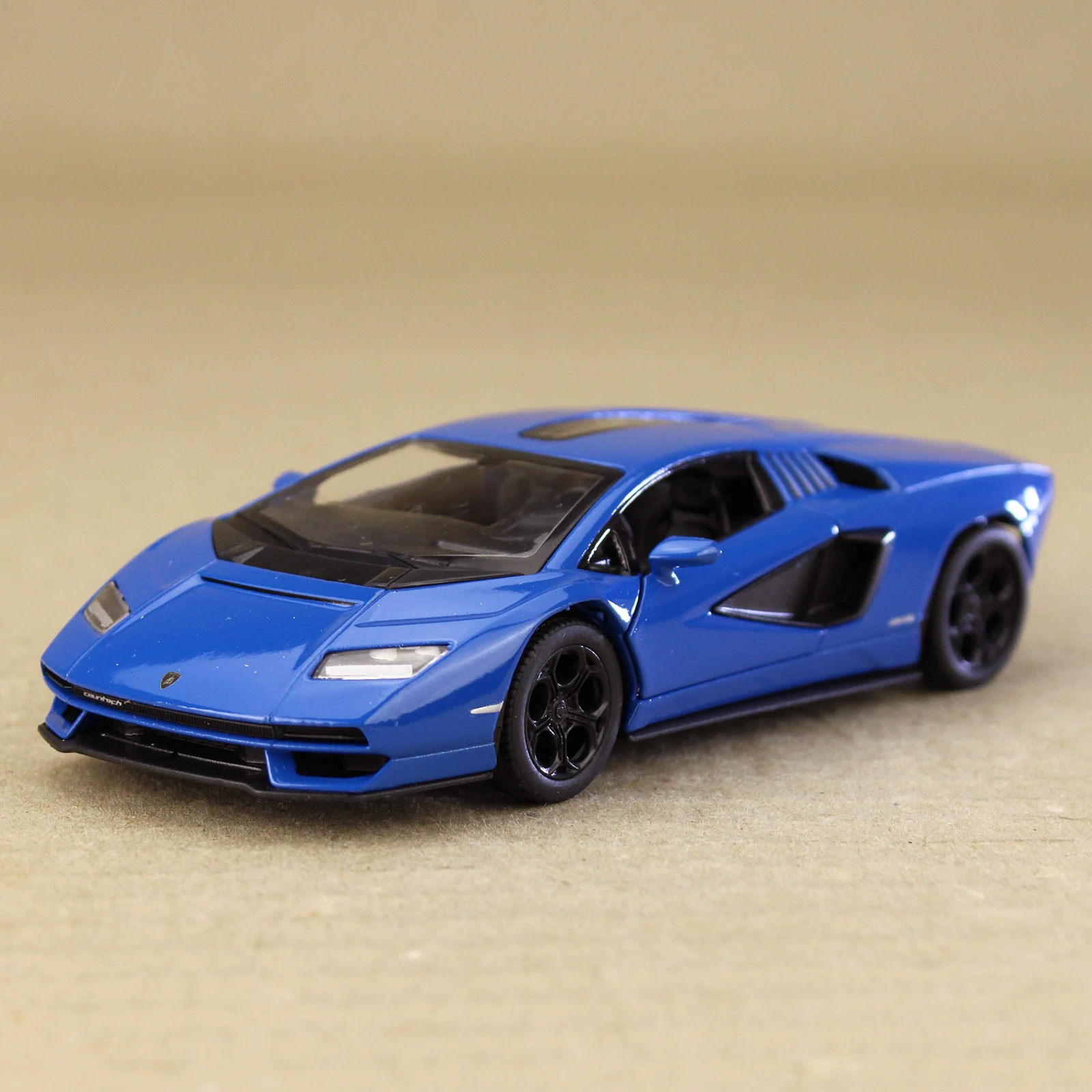 Kinsmart Lamborghini Countach LPI 800-4 - 1/38 Scale diecast Model ...