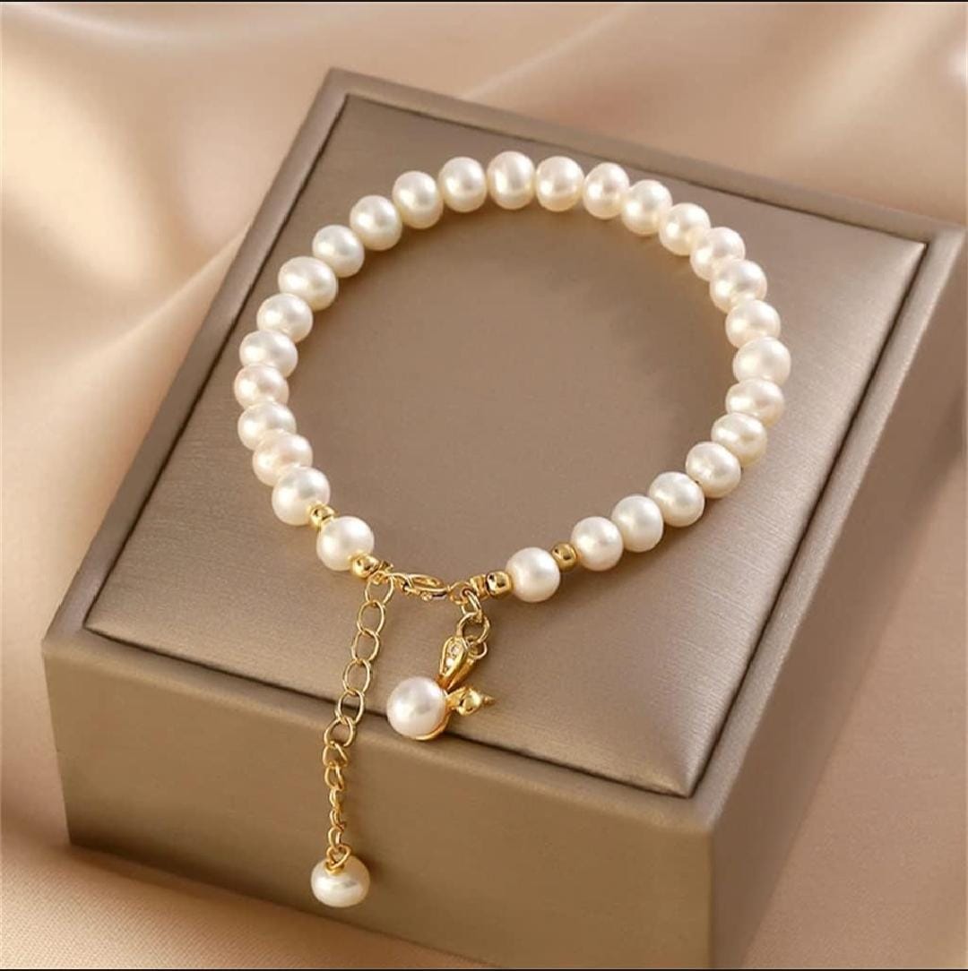 New Trending Beautiful White Pearl Beads Bracelet for Girls And woman.