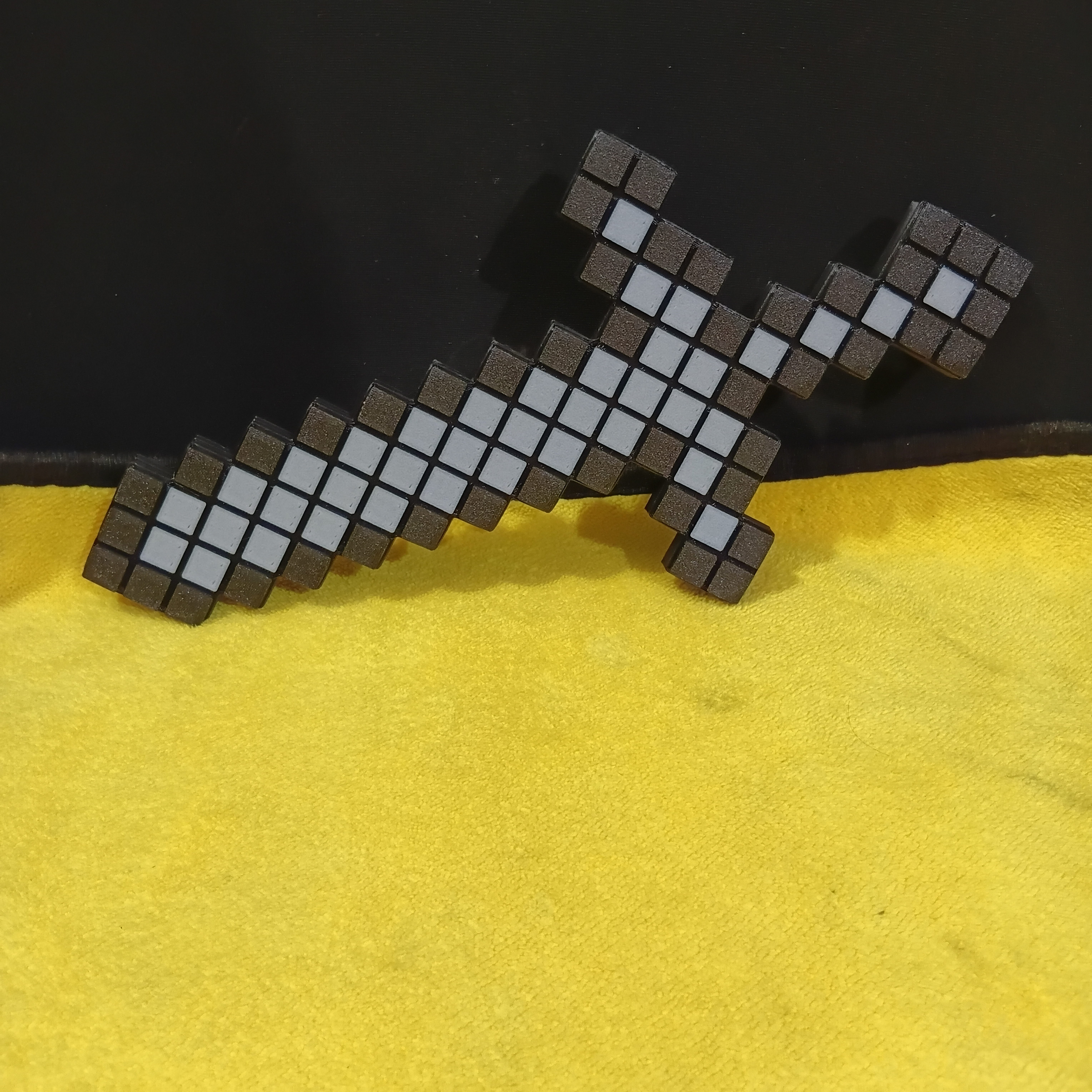 3D Printed Pixel Art Collectible | Voxel-Inspired Game Decor | PLA Desk Display & Cosplay Prop