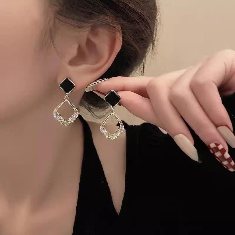 Black Diamond Hollow Square Ear Stud Earrings for Women Personality Fashion Daily Wear Accessories Party Jewelry Birthday Gifts