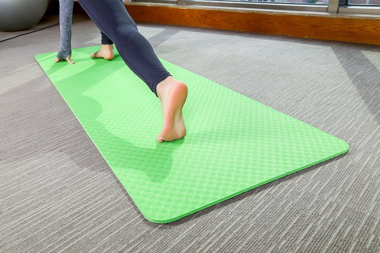 Yoga mat, anti tear anti slip exercise mat, non slip eco friendly 6mm high density thick yoga mat for home and gym pilates and workouts, multipurpose multifunction yoga mat for men and women with carrier strap